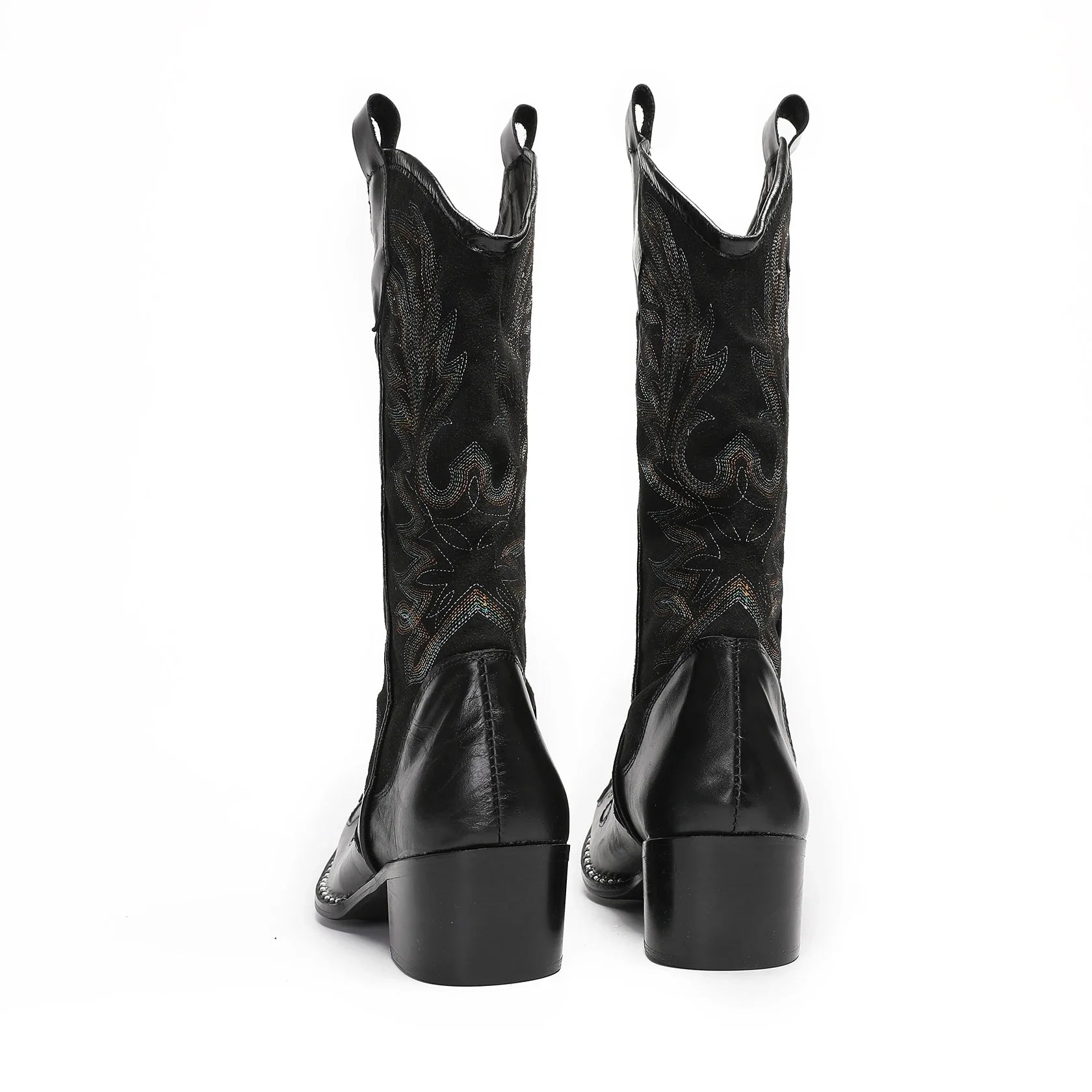 Stilige fritidssko: Herre cowboyboots med broderi og en tøff metalltå, perfekt for en autentisk westernstil.