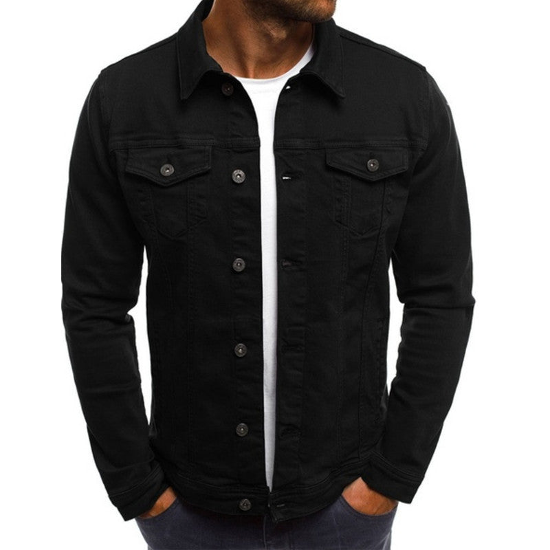 Herrejakke i denimstil med normal passform vist på modell, et allsidig yttertøy for menn.