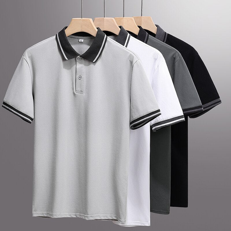 Stilren herre golfpolo for vår- og sommerdager, kombinerer eleganse med funksjonalitet på banen.