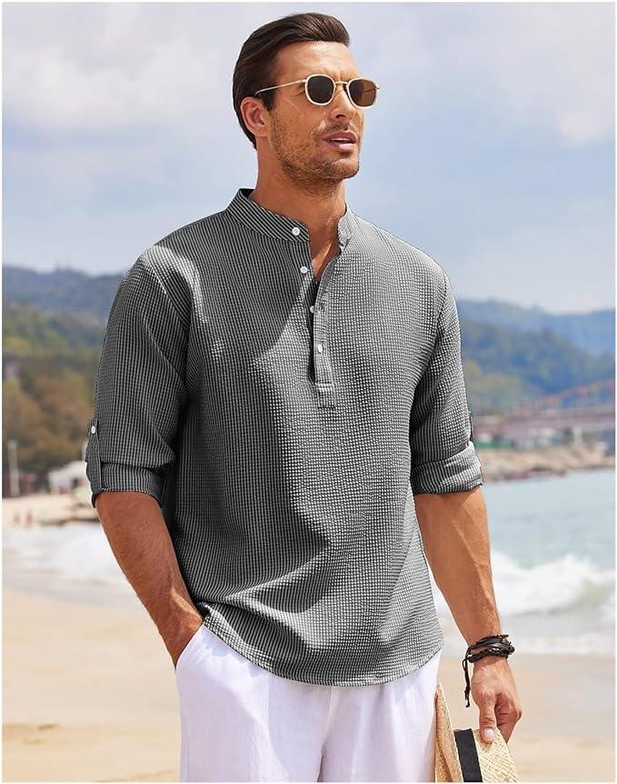 Komfortabel pustende Henley skjorte for herre. Langermet design med stilige rulleoppslag.
