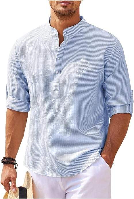 Herreklær til sommer: Langermet Henley skjorte med smarte rulleoppslag. Komfortabel og chic.
