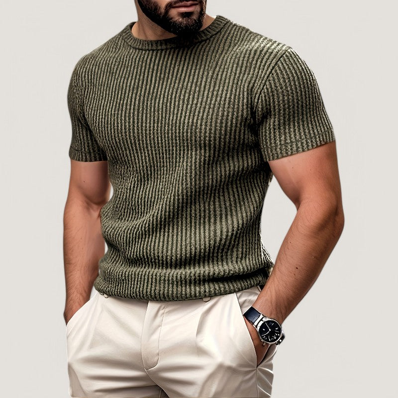 Herre t-skjorte i svart jacquard, kortermet og rund hals. Stilfull og komfortabel hverdagsskjorte i polyester.