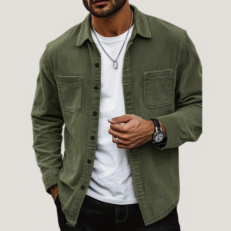 Stilfull herre kordfløyel jakke for høst. Komfortabel, varm ytterplagg i klassisk design for casual herremote.