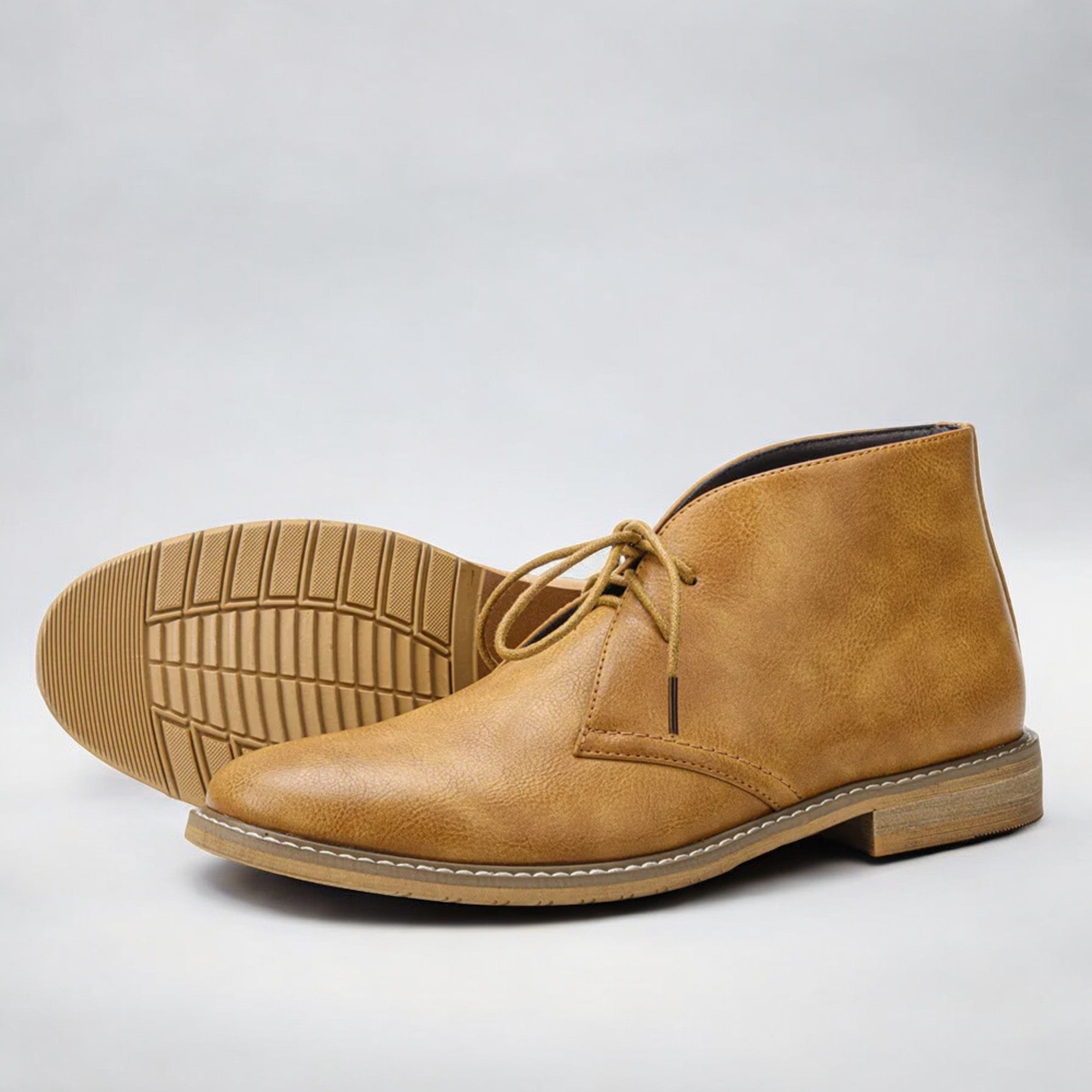 Elegante herre chukka-støvler i premium lær. Klassiske snørestøvler som passer til jobb og fritid.