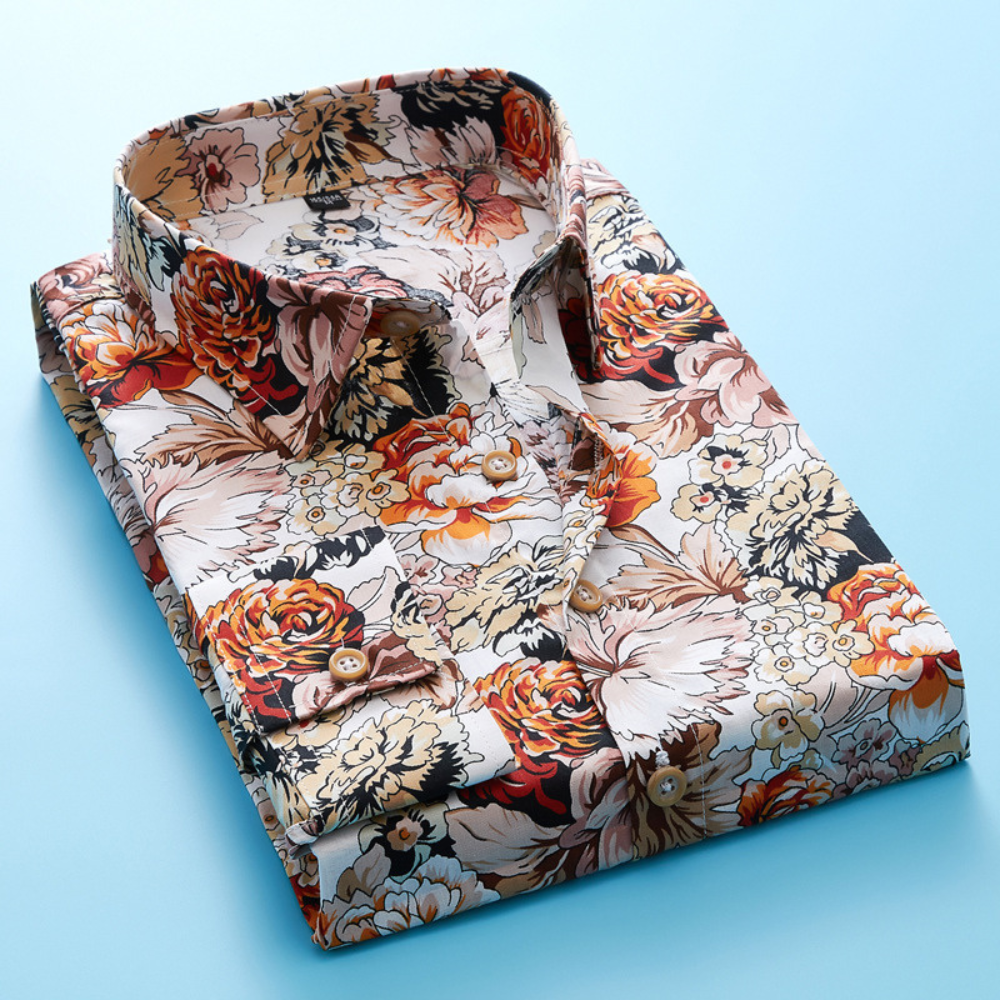 Kortermet bomullsskjorte for herre, med trendy blomstermønster for en lett og komfortabel sommerlook.