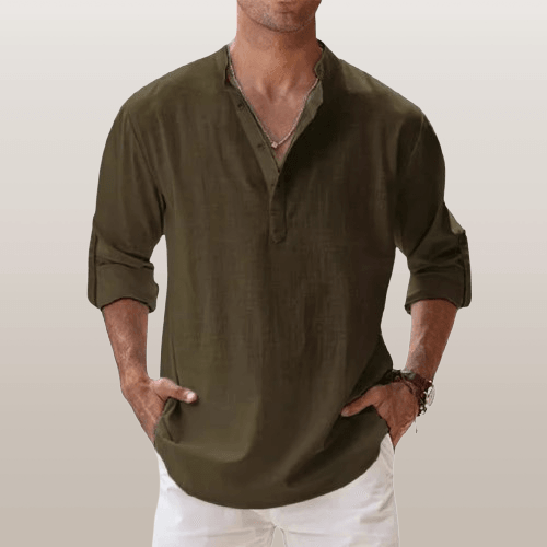Blå langermet henley-skjorte for menn. Stilfull og casual fritidsskjorte i bomull for vår og sommer.