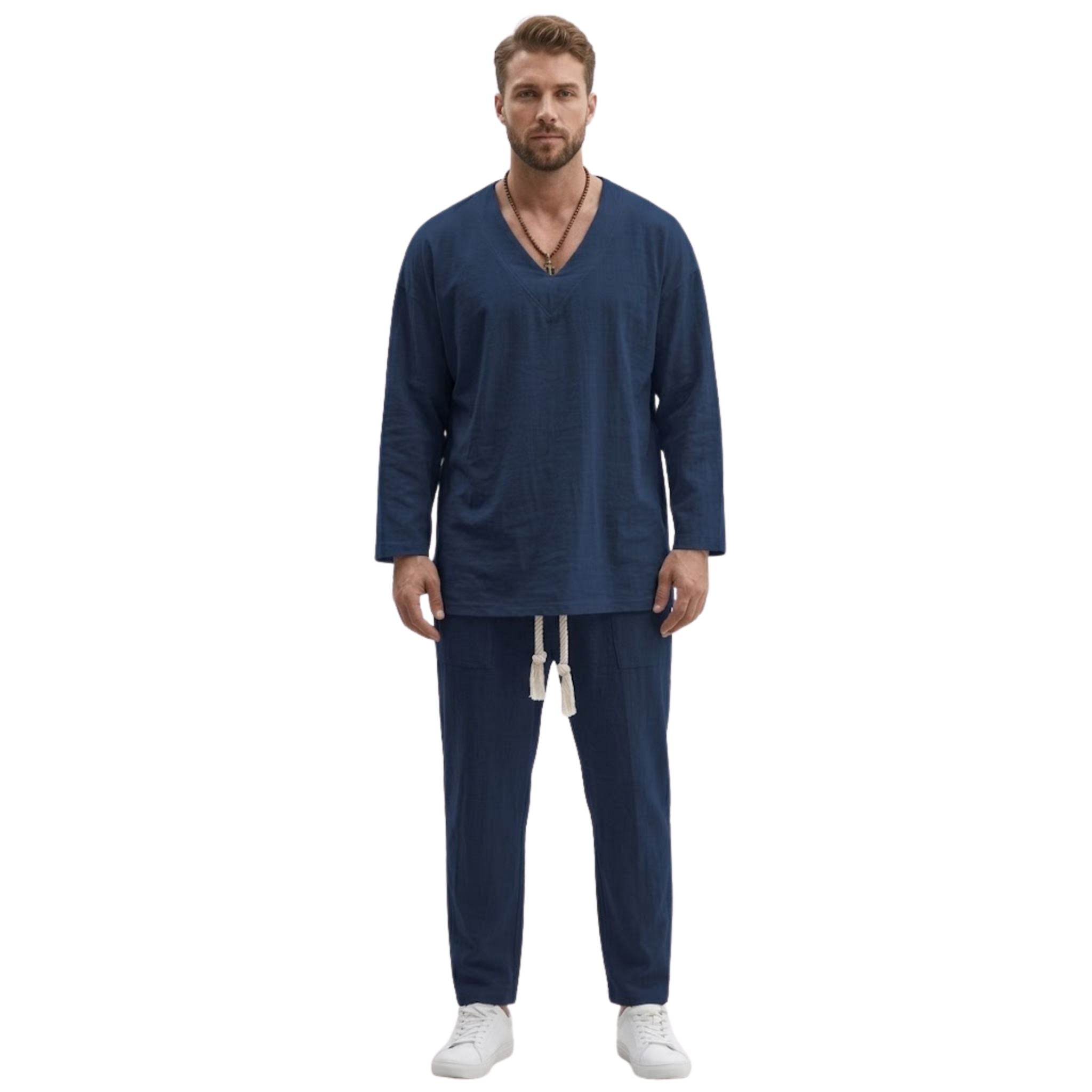 Mann i komfortabelt herre loungewear sett med V-hals og bukser, perfekt for avslapning og hjemmekos.