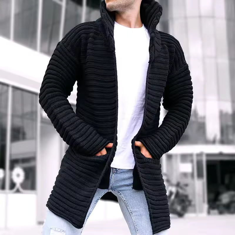 Uformell herre oversized turtleneck cardigan for kaldere dager. Stilfull og komfortabel for fritid og lag på lag.