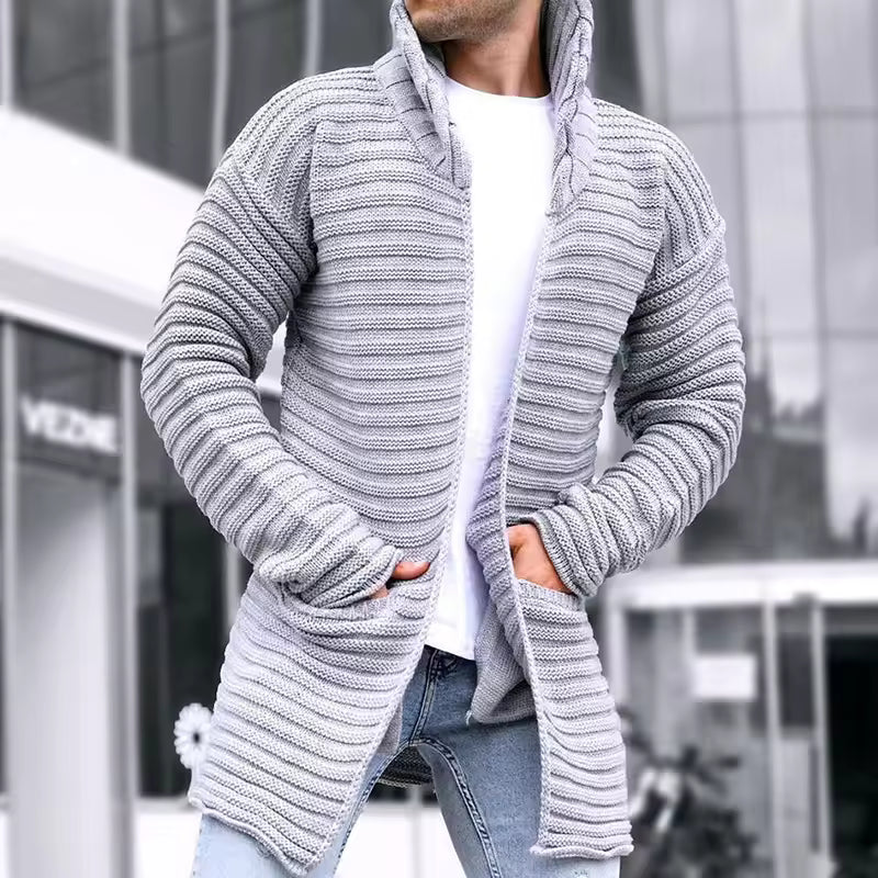 Trendy herre cardigan med høy hals og åpen front. Oversized passform for moderne høst- og vintermote.
