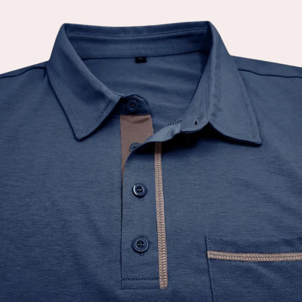 Detaljbilde av stilfull herre poloshirt med krage og knappelukking, egnet for smart casual.