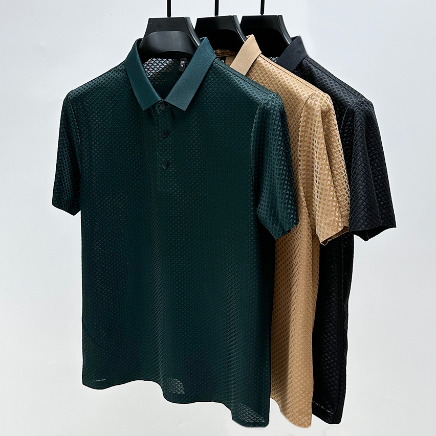 Elegant herre polo skjorte med tidløs stil, ideell for både fritid og penere anledninger.