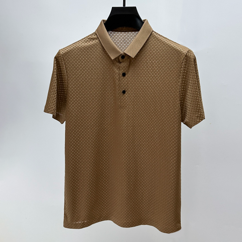 Stilig herre polo skjorte av premium kvalitet, perfekt for en moderne og komfortabel sommerlook.