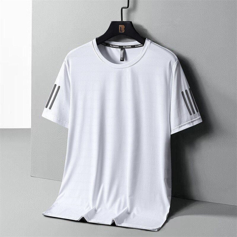 Sporty herre pullover for fritid og aktiv livsstil. Løs passform og ensfarget design for menn.