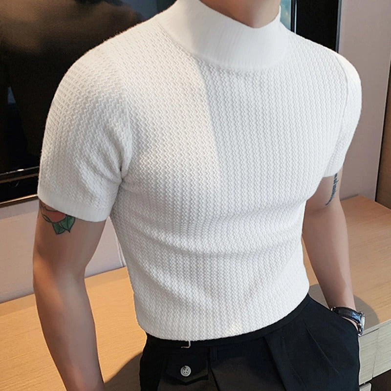 Stilren herre t-skjorte med høy hals, langermet og slim fit, perfekt for en moderne og motebevisst look.