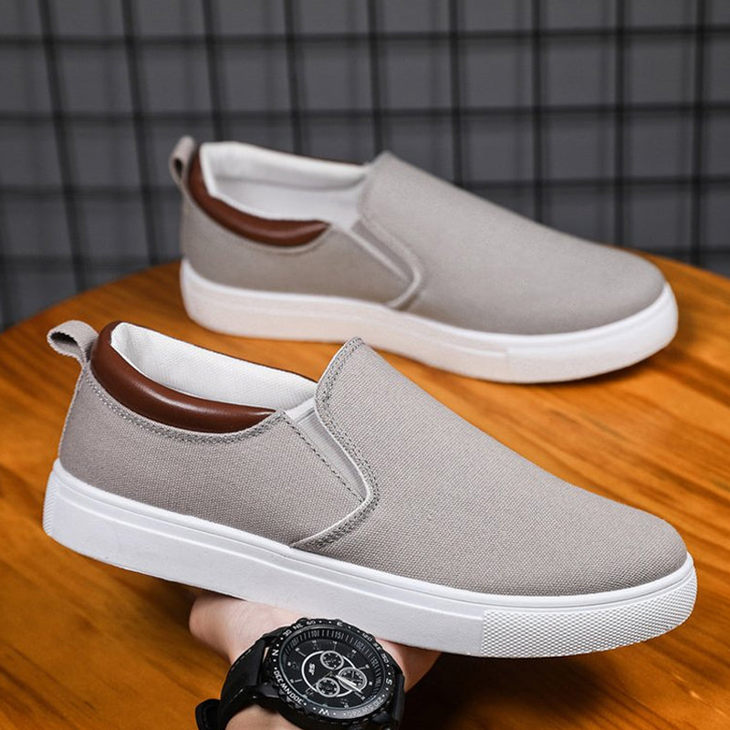 Vår- og sommersko for menn: Komfortable, pustende og stilige slip-ons, ideelle for enhver anledning.