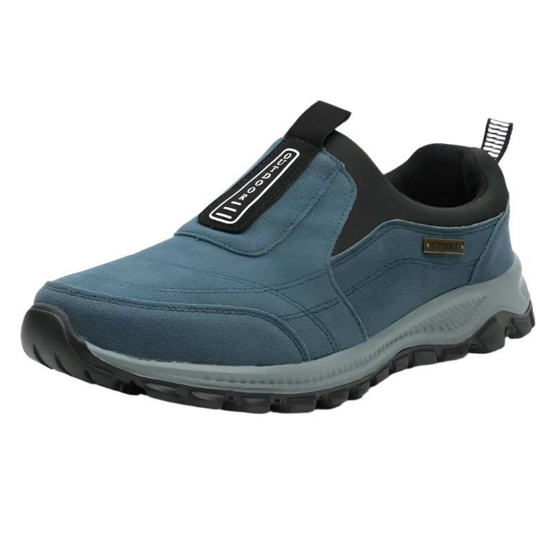 Herre slip-on tursko i fuskeskinn for vår/sommer. Komfortable, pustende og lettvekt utendørssko med anti-skli såle.