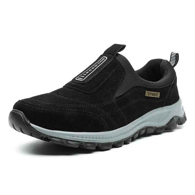 Enkle å ta på herre slip-on sko i fuskeskinn. Ideelle som fritids- og utendørssko for menn på farten.