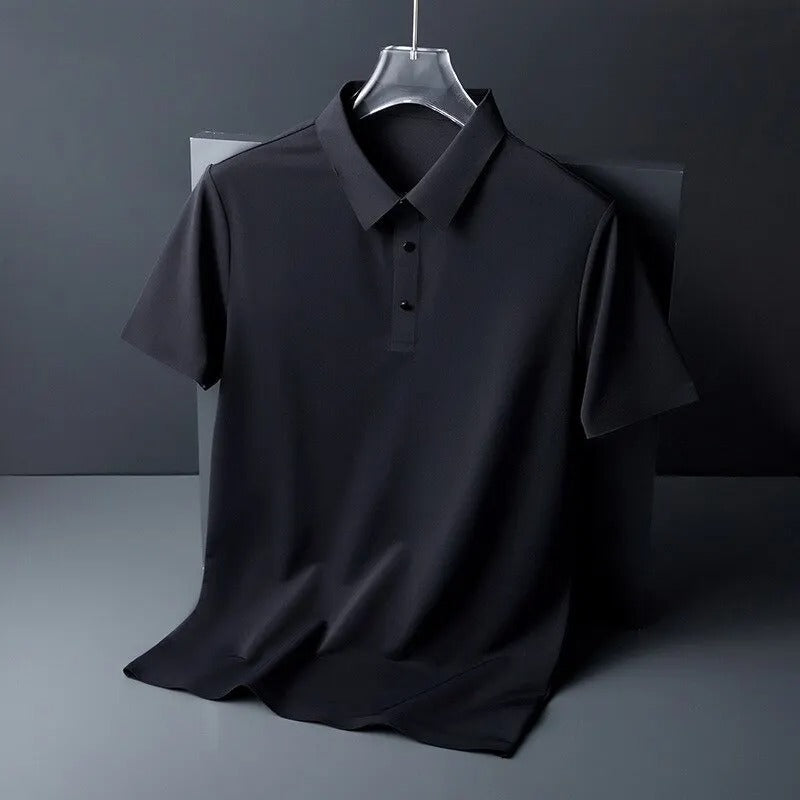 Elegant herrepolo for sommeren, ideell for business-casual eller stilige hverdagsantrekk. Klassisk design.