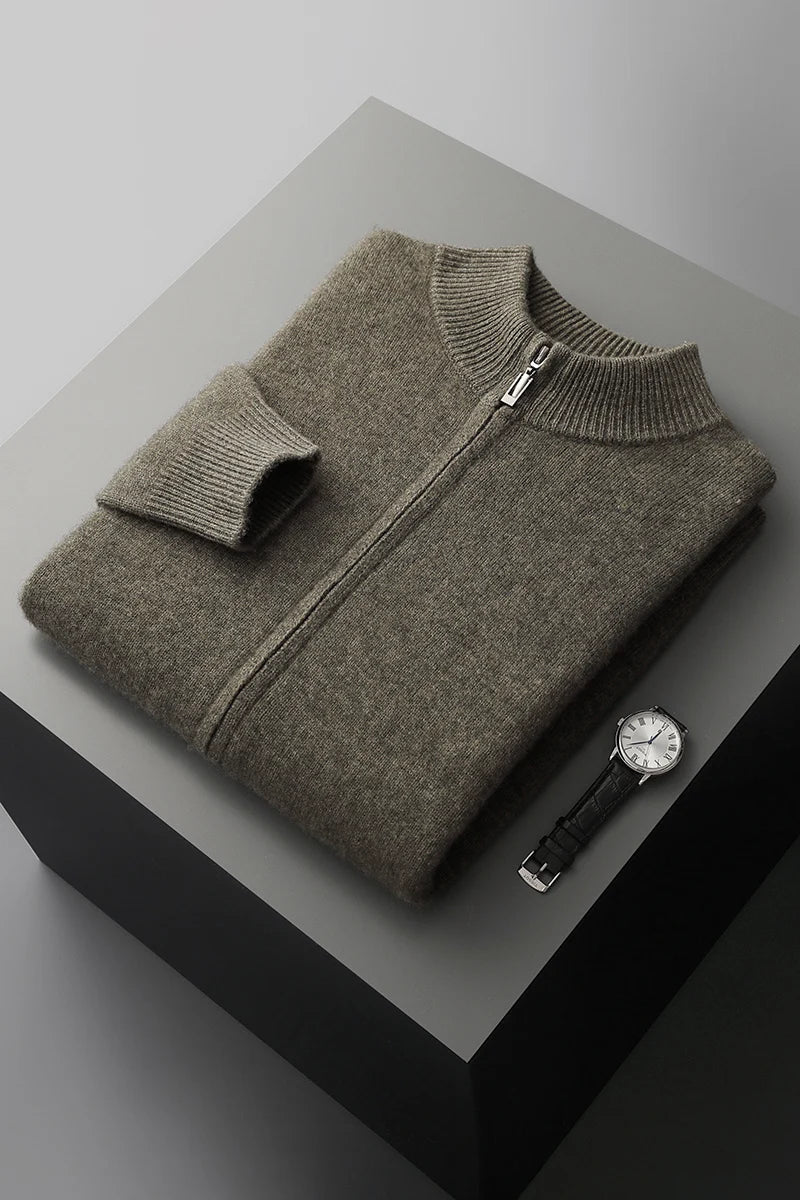 Herre strikket genser i merinoullblanding med praktisk høy krage og glidelås, allsidig ullsweater.