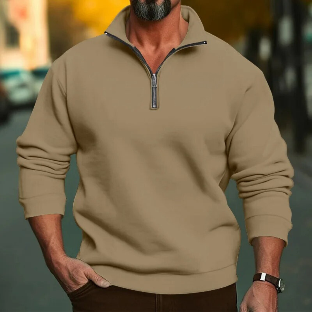 Herre sweatshirt med halv glidelås stylet med jeans, en komplett casual look for menn.