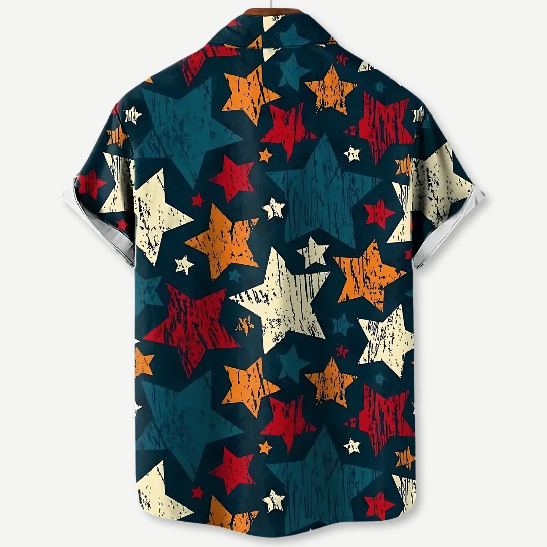 Stilig herre t-skjorte med unikt stjerneprint. Bomull for optimal komfort og pusteevne, perfekt for casual vår.
