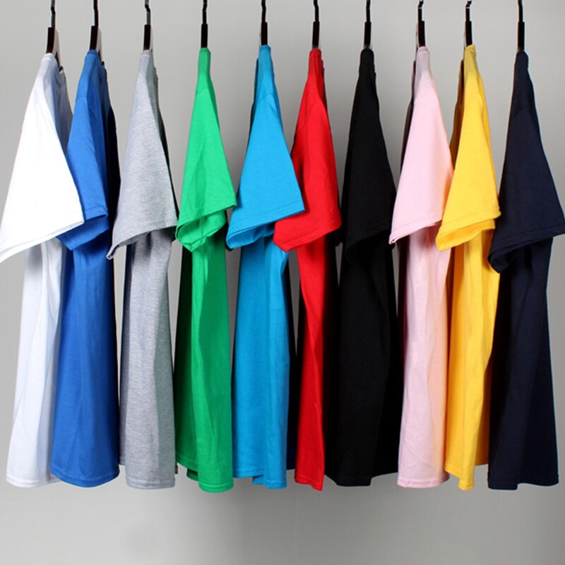 Trendy herre T-skjorte med morsomt kattebudskap. Myk og pustende.