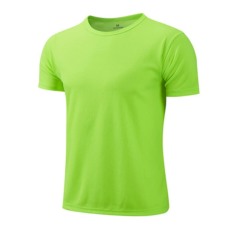 Allsidig herre t-skjorte for trening. Hurtigtørkende og komfortabel, perfekt for sommer og aktivt bruk.