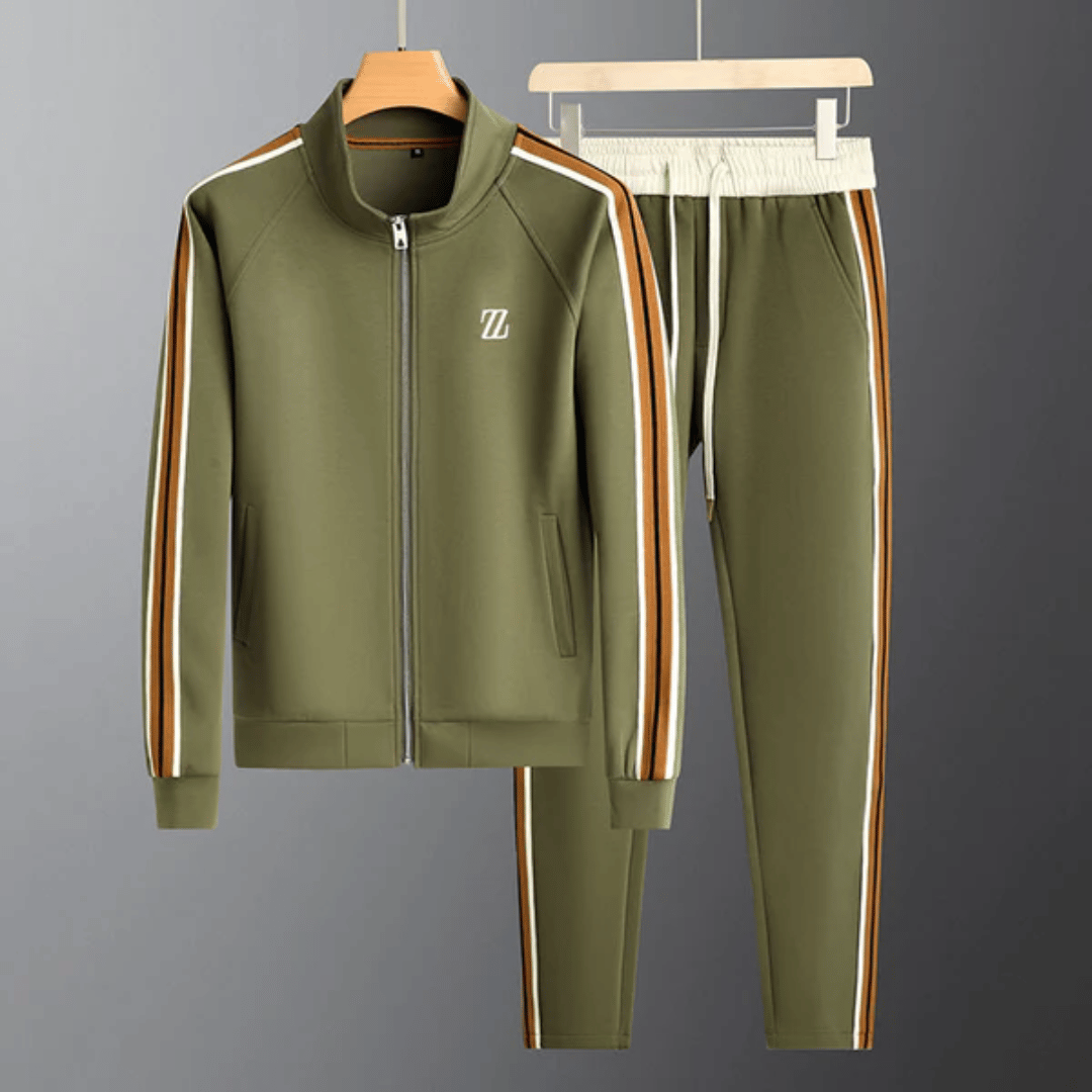 Komfortabel herre treningsdress. Mykt stoff og sporty design for trening og daglig bruk.