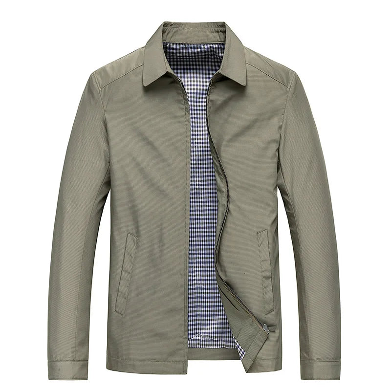Lett herre overgangsjakke i business casual stil, med tynn passform og smart oppreist krage.