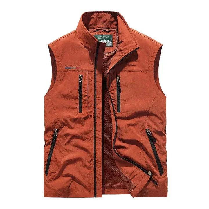 Herre vannavstøtende bodywarmer, perfekt for utendørsaktiviteter. Stilfull, varm og komfortabel.