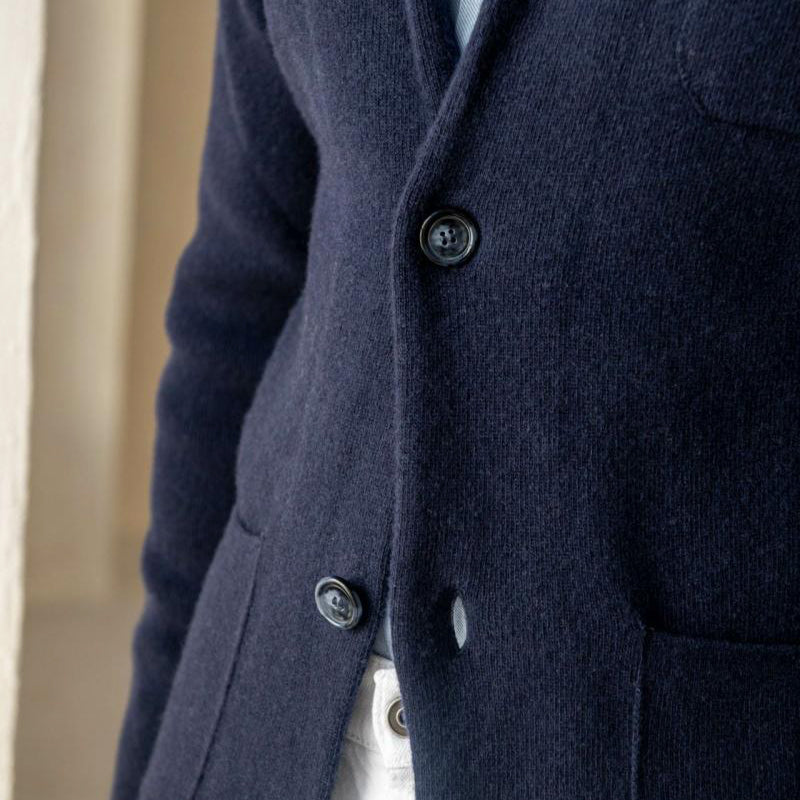 Mote menn: vintage herrecardigan med klassisk krage, en elegant knappejakke som løfter enhver stil.