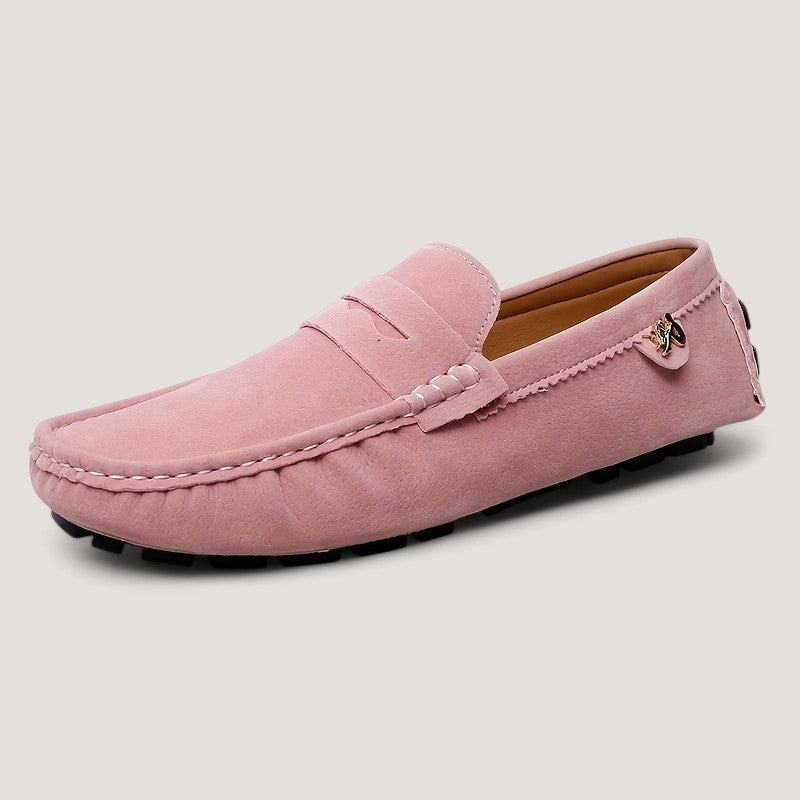 Enkel å ta på: svarte slip-on moccasiner for menn, designet for stil og uovertruffen komfort.