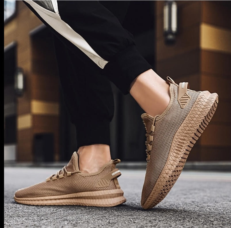 Nahaufnahme der rutschfesten Sohle der Herren Atmungsaktiven Mesh Fashion Sneaker.