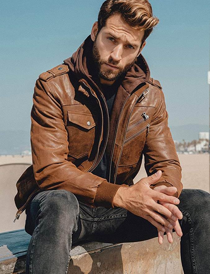 Herrejakke i brun, biker-stil, uten hette, med glidelåser.