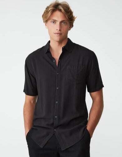Grünes Herren Poloshirt aus strapazierfähigem Polyester, langlebig und bequem