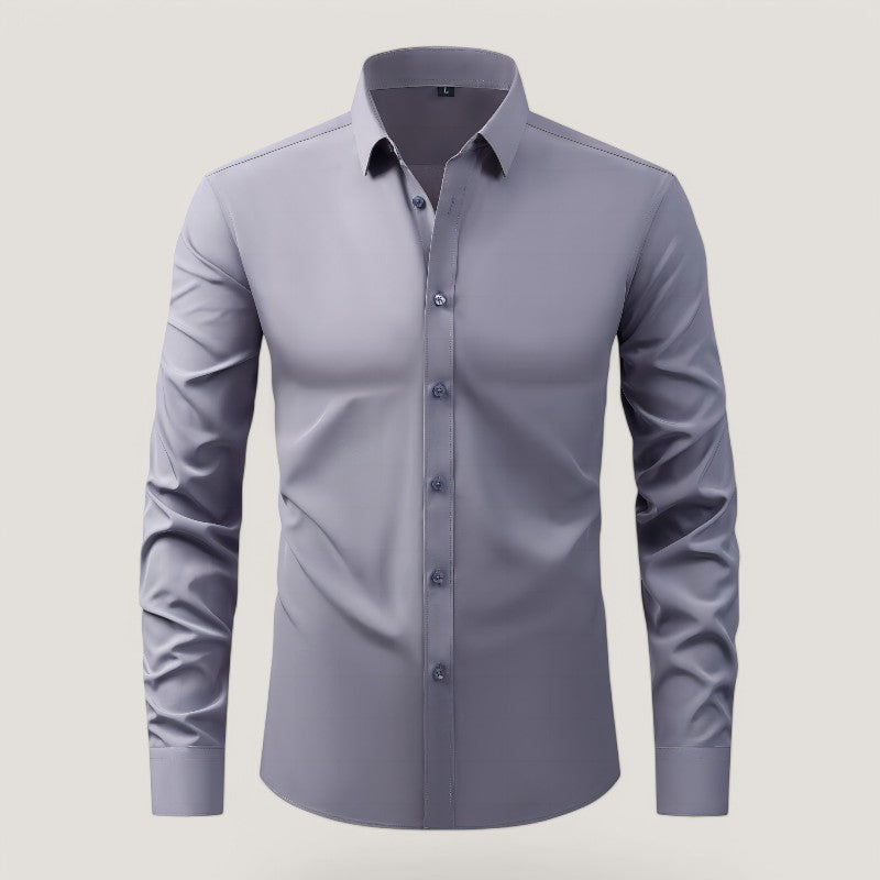 Elegant svart slim fit herreskjorte i stretchy stoff, strykefri for et velstelt utseende.