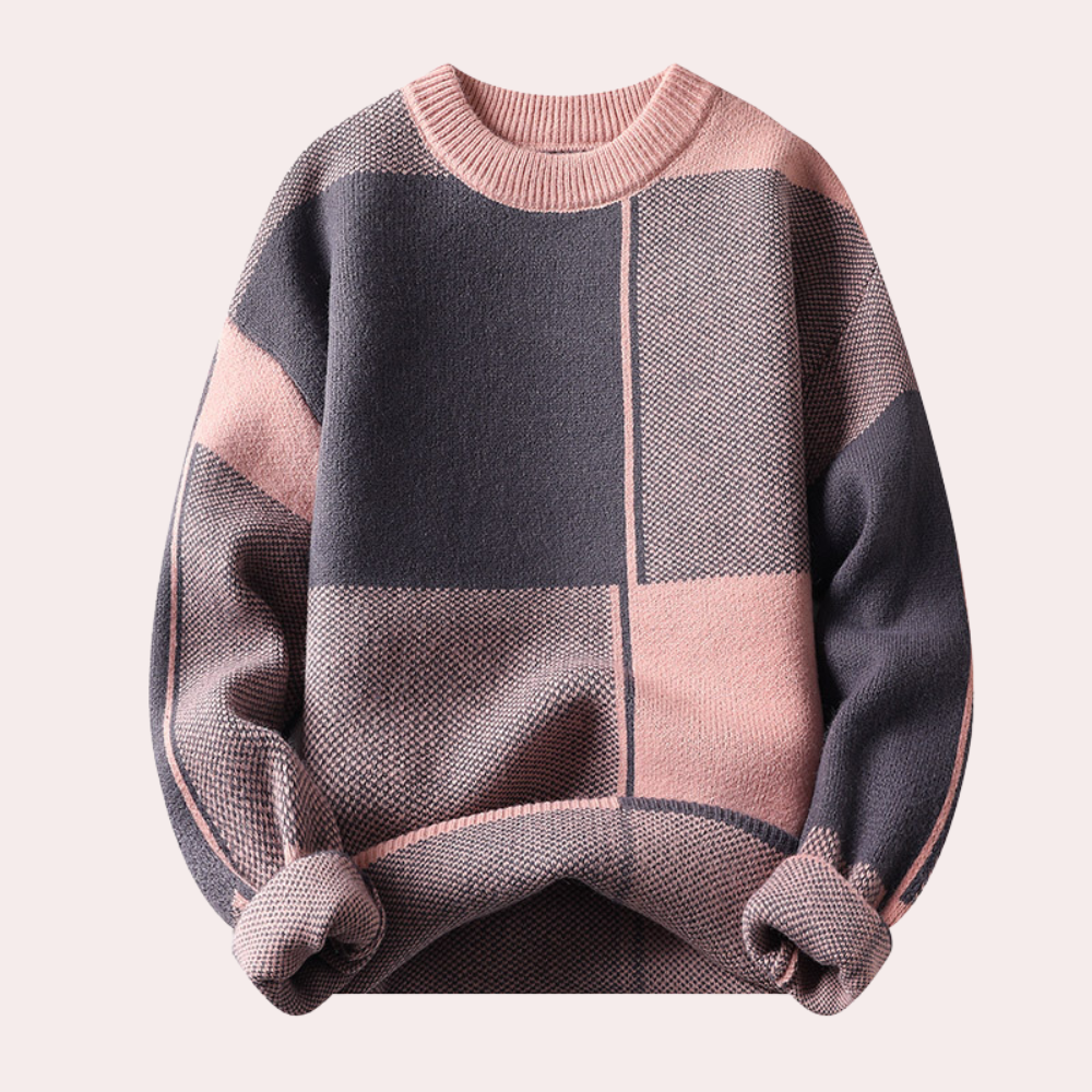 Nahaufnahme eines blauen Herren-Strickpullovers, zeigt die hochwertige Strickstruktur und die weiche Stoffqualität
