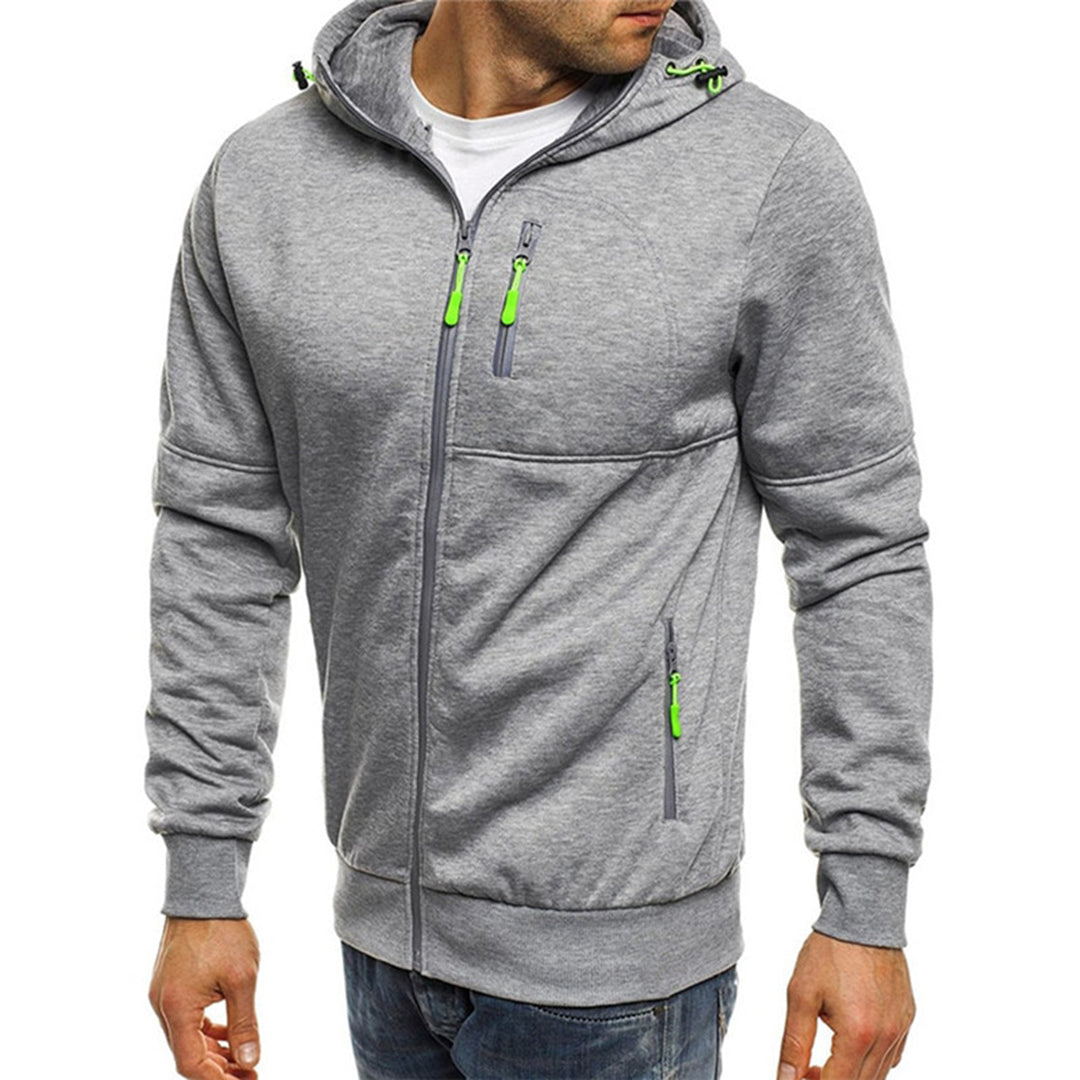 Nærbilde av myk tekstur på herresweater med glidelås og hette, for optimal komfort.