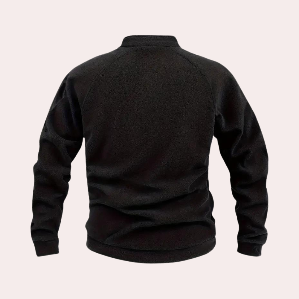 Nærbilde av den myke teksturen på den avslappede herresweateren med stretch for optimal komfort.