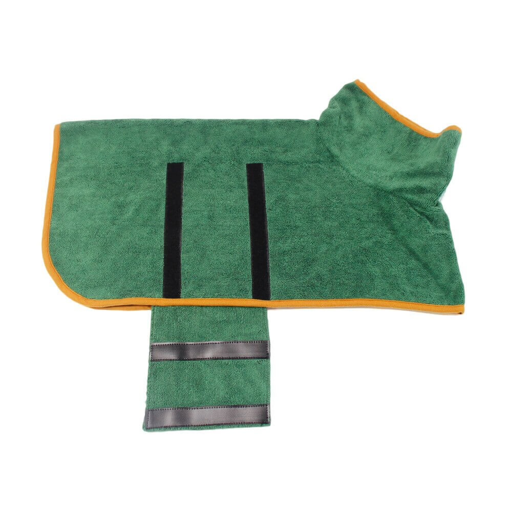 Innovativ badekåpe for hund, mikrofiber sikrer hurtig tørking og varme for kjæledyret.