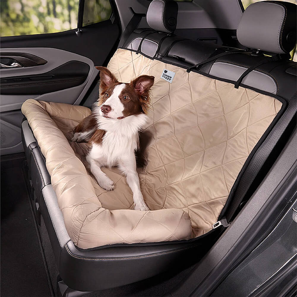 Vanntett hundebilstolseng med sklisikker bunn. Trygt og komfortabelt bilsete for hund på reise.