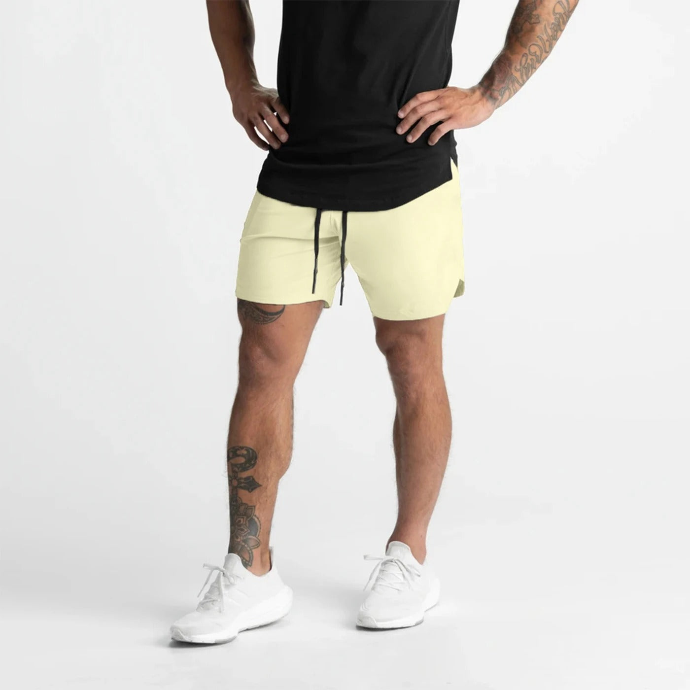 Allsidig herre sportsshorts, hurtigtørkende og komfortabel. Ideell for trening, løping eller avslappet fritid.