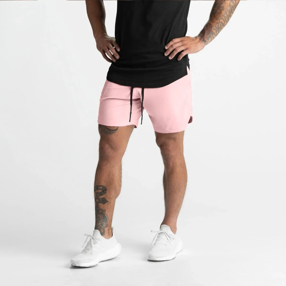 Klassisk herre sportsshorts. Hurtigtørkende, pustende og komfortabel for både trening og avslappende fritid.