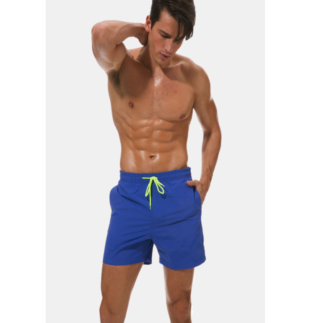 Hurtigtørkende herre svømmeshorts med elastisk midje. Komfortabel for svømming, strand og fritid.