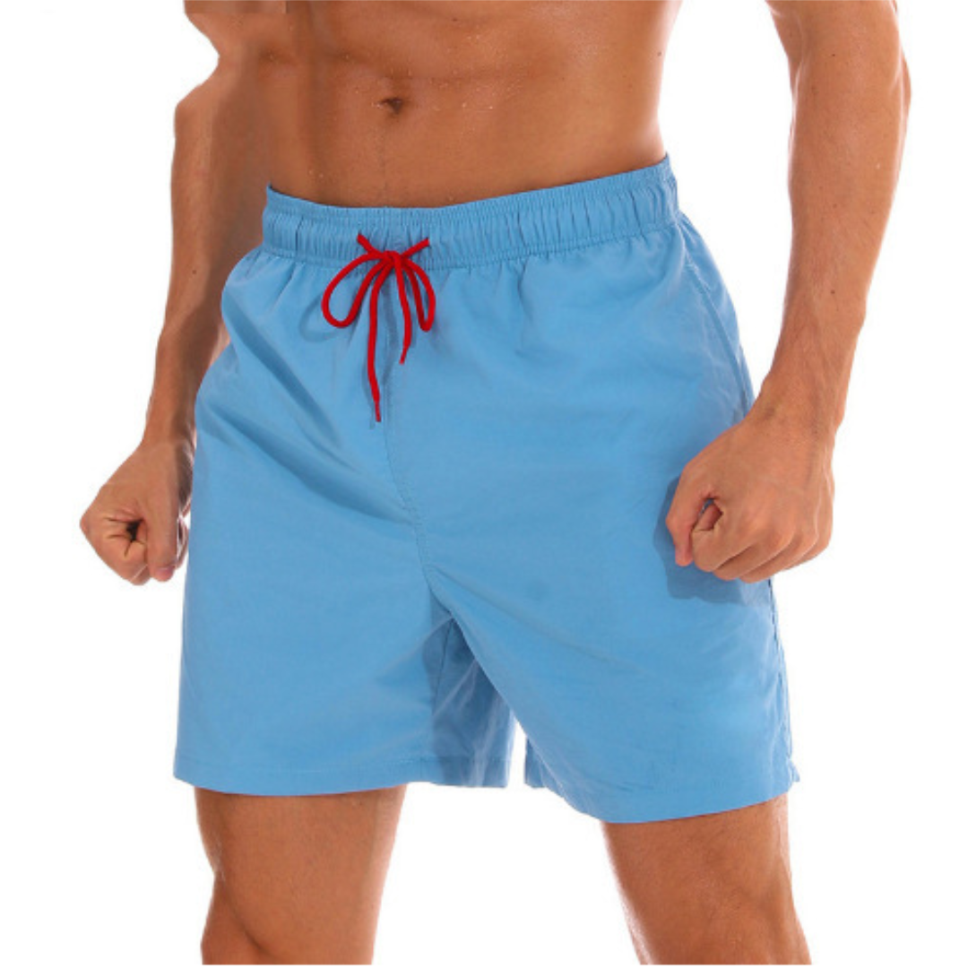 Brettede hurtigtørkende herre svømmeshorts, klar for ferie. Optimal for strand og vannsport.