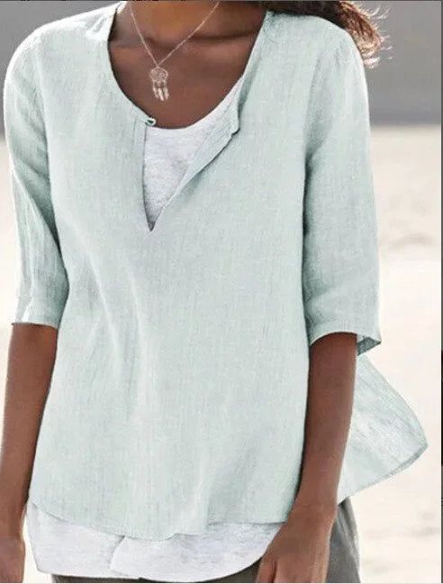 Elegant dameskjorte med V-hals, 3/4-ermer. Komfortabel bluse, et must for vår- og sommergarderoben.