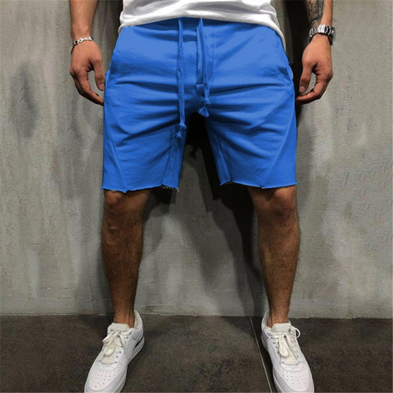 Detalj av sort herre shorts med justerbar snøring. Ideell for strand og avslapping.