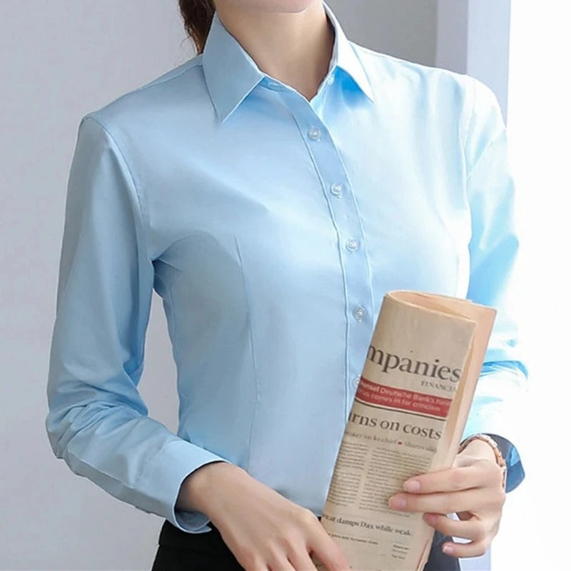 Grå langermet bluse for profesjonelle antrekk. Stilren kontorbluse, komfortabel for business.