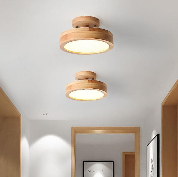 Nordisk rund taklampe med varm LED-belysning. Moderne, energieffektiv design, perfekt som stuelampe.