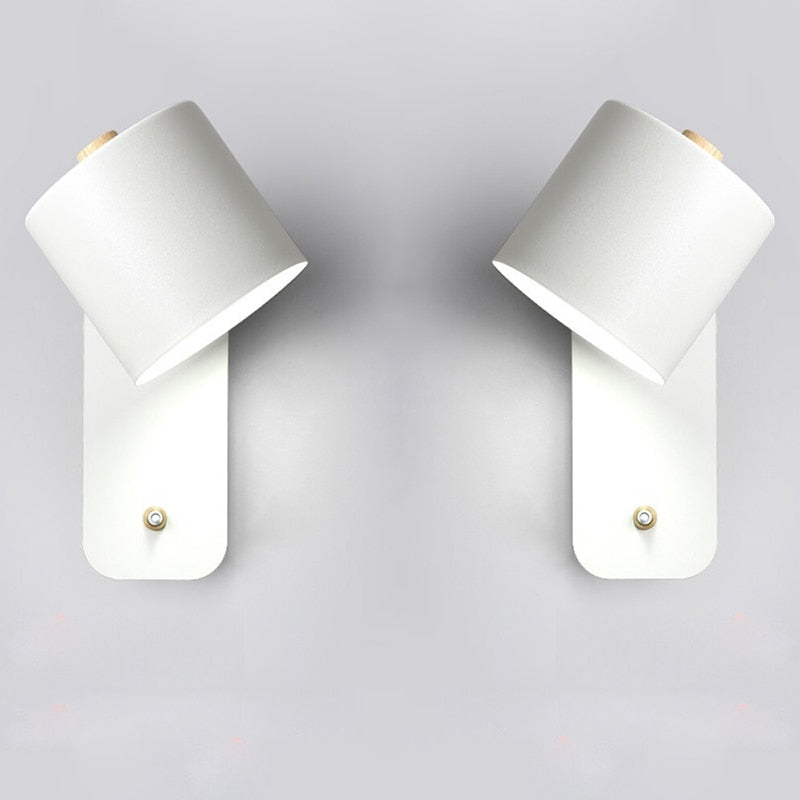 Stilren LED vegglampe med bryter. Energieffektiv innendørs belysning for et moderne hjem.